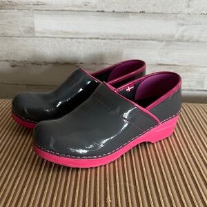 Sanita Stylish Gray and Pink Women's Clogs